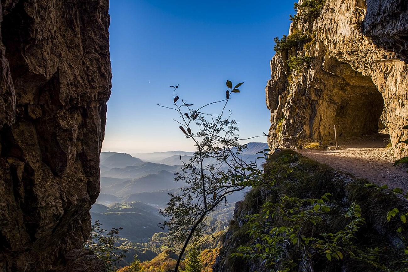 Der "Strada delle 52 gallerie"-Weg: Wanderung durch 52 Tunnels am Monte Pasubio